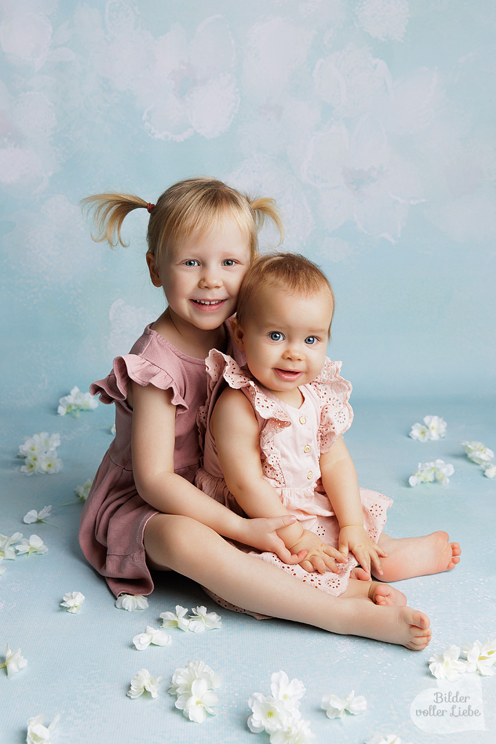 Fotoshooting mit Kirschblüten in Berlin für Kinder und Familien