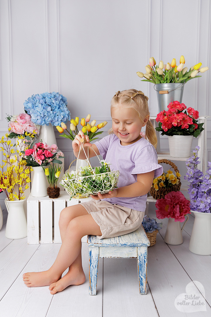 Fotoshooting für Familien und Kinder mit bunter Blumenkulisse